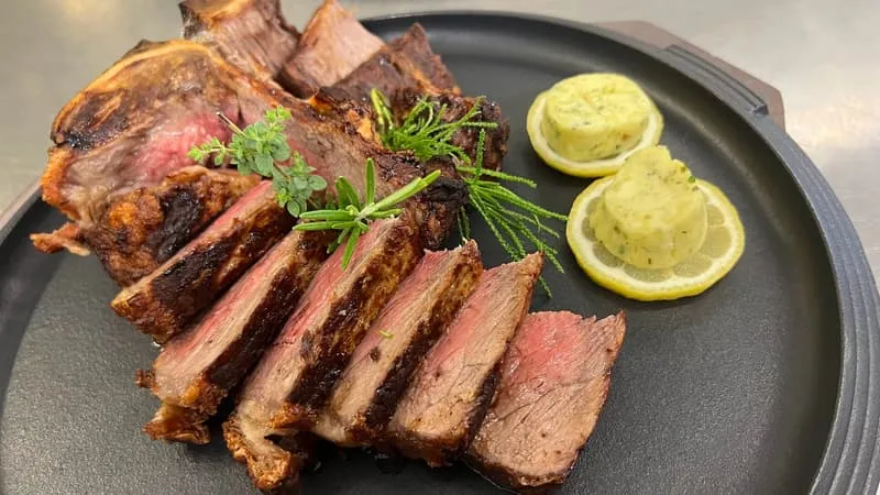 Gegrilltes Entrecôte im Gasthaus Oberspeiser